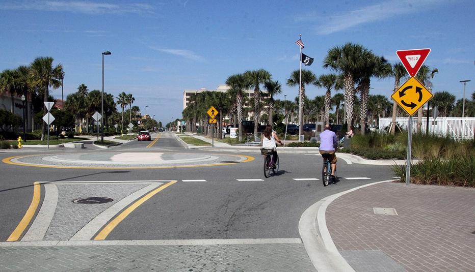 Bicyclists, road, Jacksonville, Florida, Travel patterns, Transportation, Public Policy Institute, Livable Communitiies